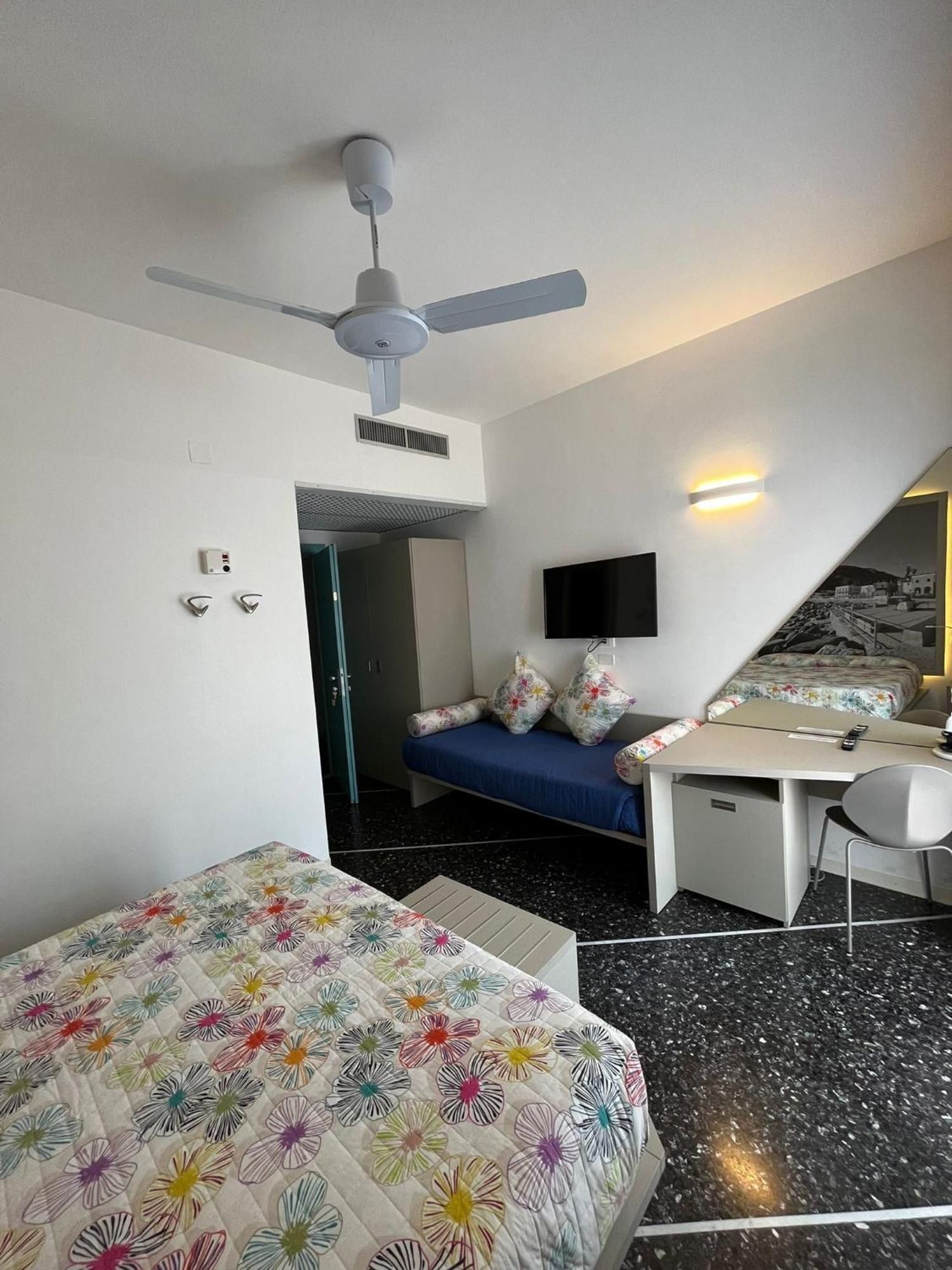 Hotel Al Capo Varigotti Exterior foto
